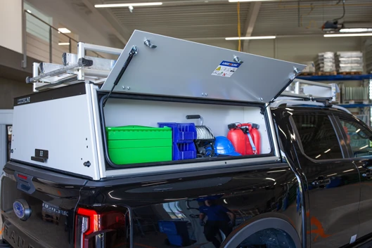 Seitenbox fahrerseitig (2)