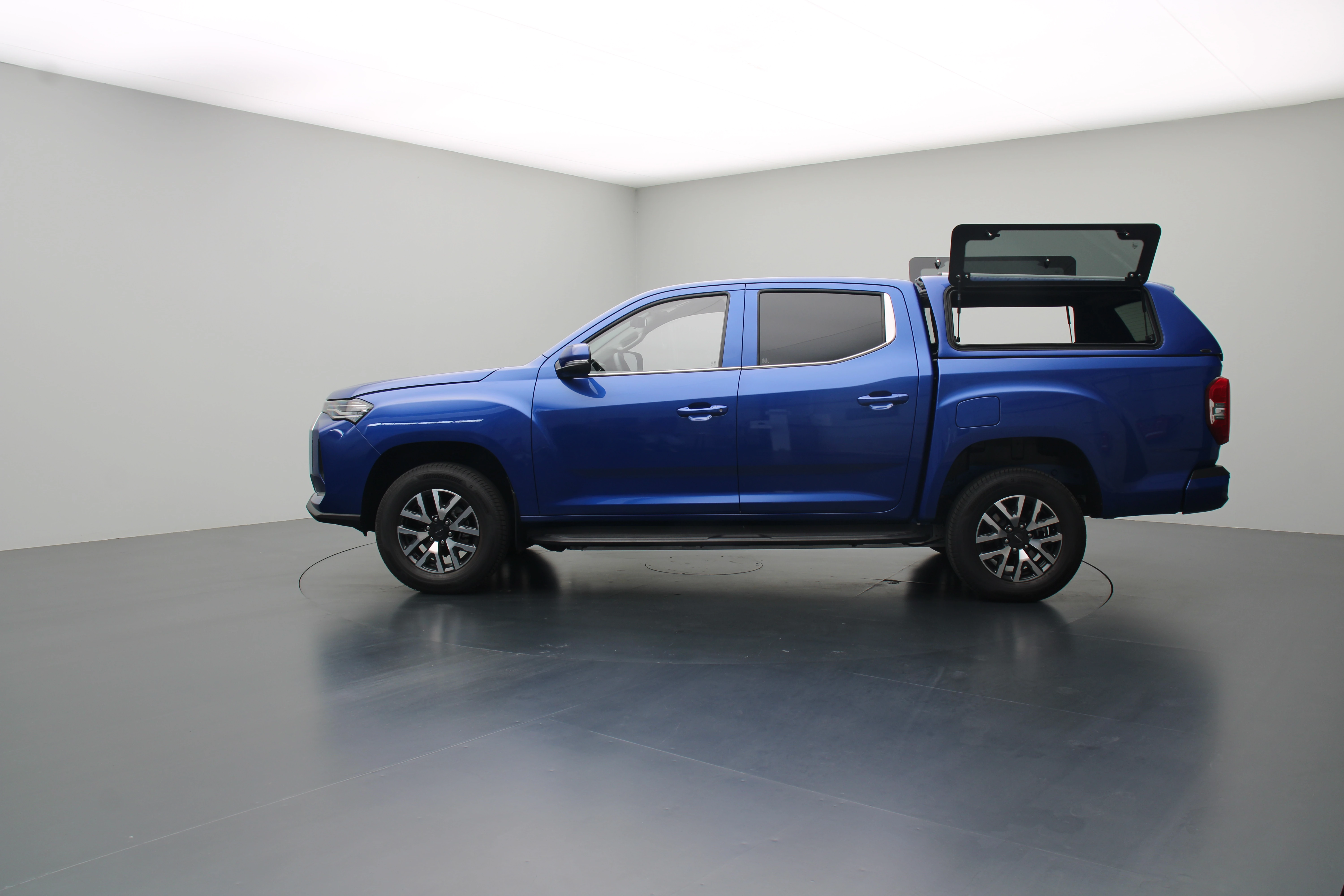 Maxus T90 Open Windows Cam01 01 Windows Open