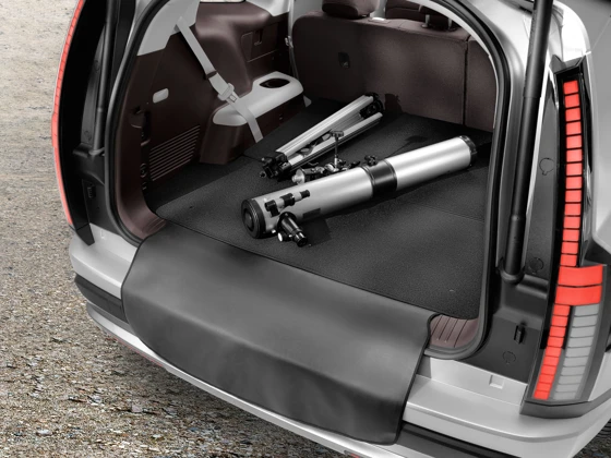 Ausklappbare Ladekantenschutzmatte (2)