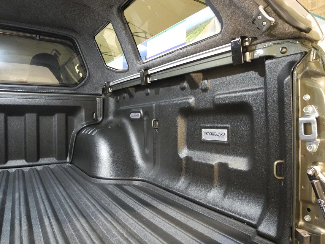 Laderaumwanne Sportguard unter Kante (5)