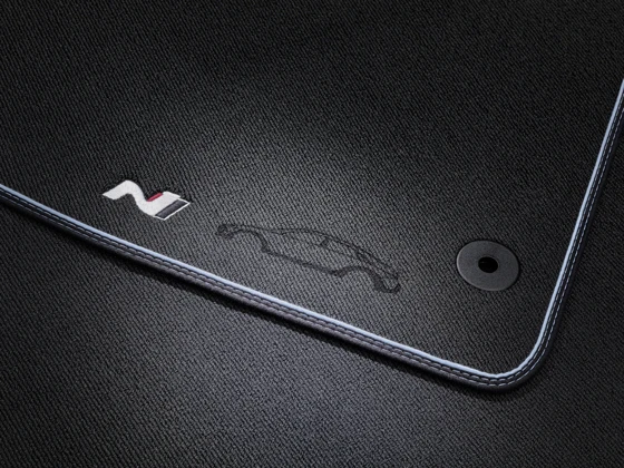 Velours-Matten-Satz, N-Logo