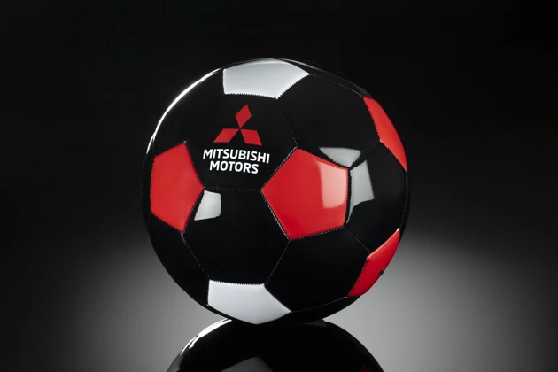 Mitsubishi Fussball